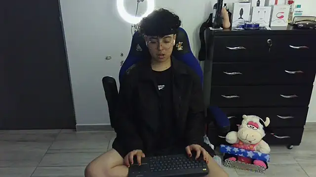 thomascooper7 online show from 03-22-25, 01:32