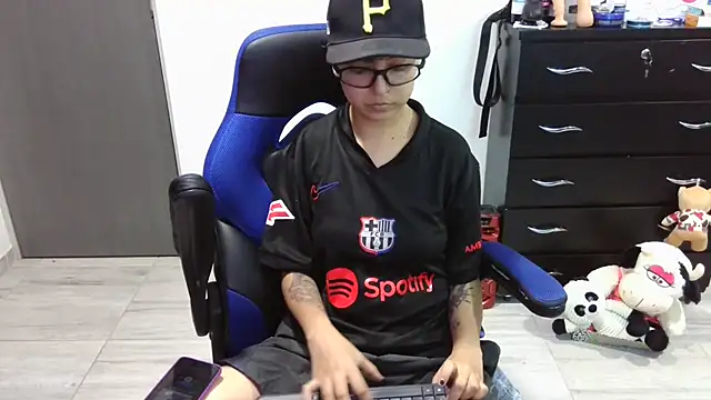 thomascooper7 online show from 11-24-25, 01:05