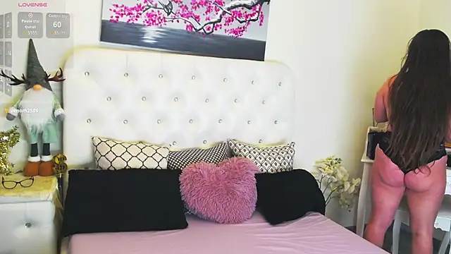 Snapshot of Ysabell01 chatting on 02-03-26, 05:27 Ysabell01 online show from 02-03-26, 05:27