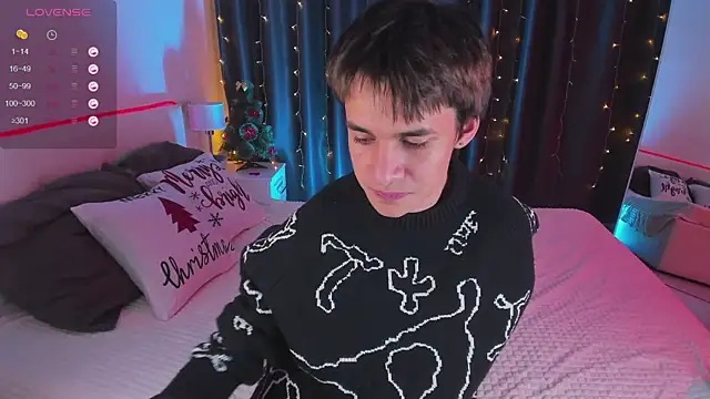 Snapshot of Andrew_Clar chatting on 12-19-24, 03:41 Andrew Clar online show from 12-19-24, 03:41