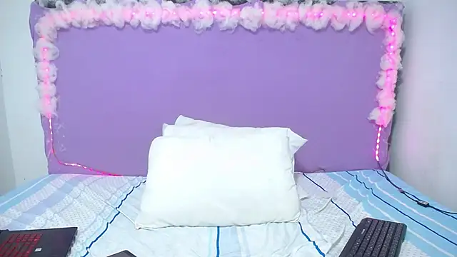 Snapshot of Amberhernandez chatting on 01-14-25, 03:43 Amberhernandez online show from 01-14-25, 03:43