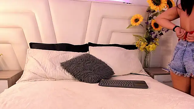 Nessa2905 online show from 09-24-25, 02:37