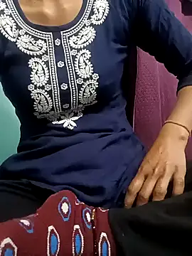 Snapshot of Rajni-Mehra chatting on 02-11-25, 07:33 Rajni-Mehra online show from 02-11-25, 07:33