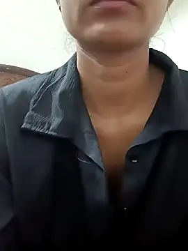 Snapshot of Rajni-Mehra chatting on 02-24-25, 02:40 Rajni-Mehra online show from 02-24-25, 02:40