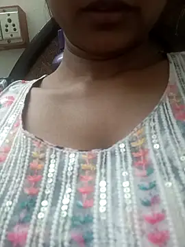 Snapshot of Rajni-Mehra chatting on 03-05-25, 11:17 Rajni-Mehra online show from 03-05-25, 11:17