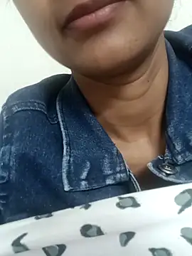 Snapshot of Rajni-Mehra chatting on 03-07-25, 03:40 Rajni-Mehra online show from 03-07-25, 03:40