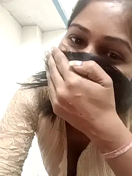 Snapshot of Rajni-Mehra chatting on 03-08-25, 03:39 Rajni-Mehra online show from 03-08-25, 03:39