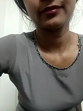 Snapshot of Rajni-Mehra chatting on 03-10-25, 10:48 Rajni-Mehra online show from 03-10-25, 10:48