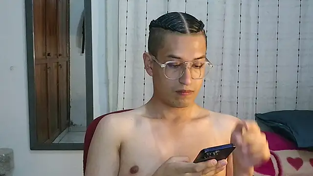 Snapshot of Orionferrer- chatting on 11-19-25, 04:23 Orionferrer- online show from 11-19-25, 04:23