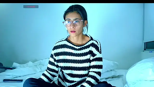 Snapshot of thedianakaro chatting on 10-11-25, 04:44 thedianakaro online show from 10-11-25, 04:44