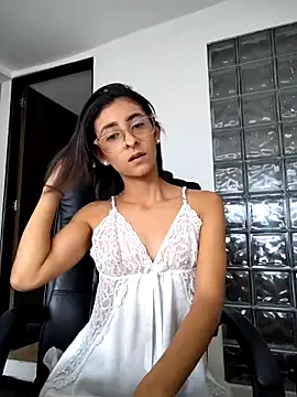 Snapshot of thedianakaro chatting on 02-18-26, 08:05 thedianakaro online show from 02-18-26, 08:05