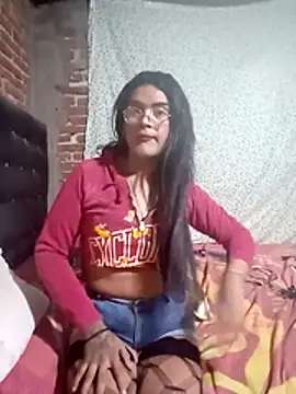 yovana13 online show from 10-29-25, 10:39