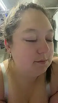 Snapshot of Chloee_ep chatting on 06-12-26, 05:06 Chloee ep online show from 06-12-26, 05:06