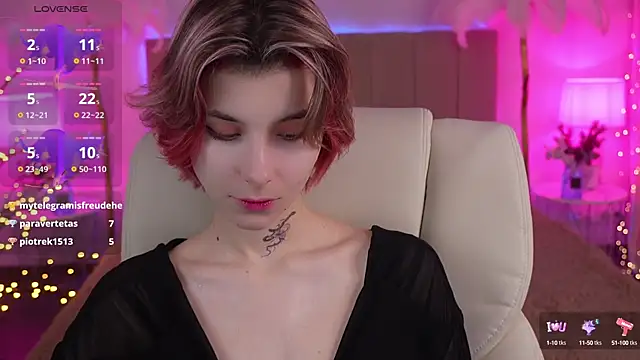 Snapshot of HaylaAmber chatting on 12-12-24, 11:14 HaylaAmber online show from 12-12-24, 11:14