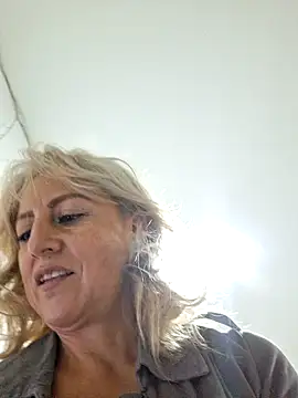 Snapshot of almaluna7 chatting on 03-11-25, 11:37 almaluna7 online show from 03-11-25, 11:37