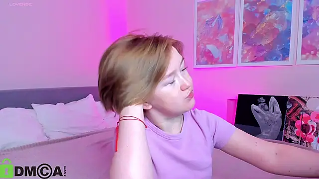 Sara Robinson online show from 10-26-25, 02:17