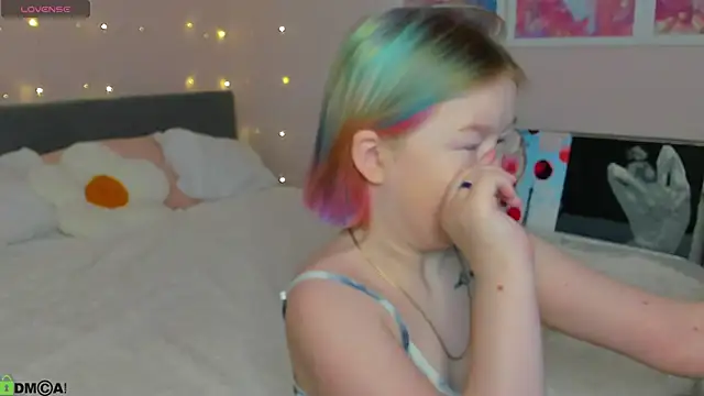 Snapshot of Sara_Robinson chatting on 02-01-26, 02:32 Sara Robinson online show from 02-01-26, 02:32