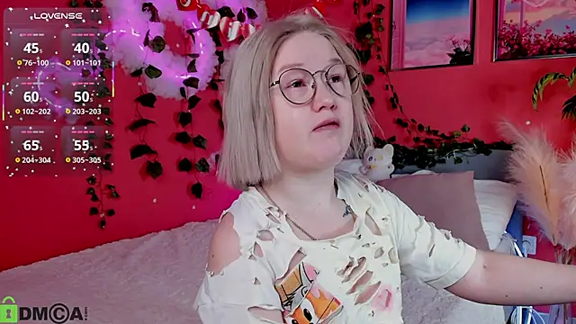 Snapshot of Sara_Robinson chatting on 02-21-26, 02:34 Sara Robinson online show from 02-21-26, 02:34