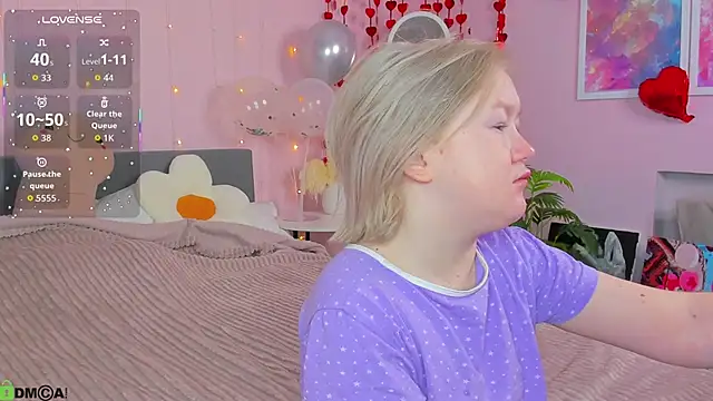 Snapshot of Sara_Robinson chatting on 02-24-26, 03:04 Sara Robinson online show from 02-24-26, 03:04