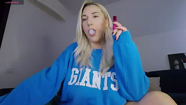 KhloeK online show from 11-06-25, 10:16