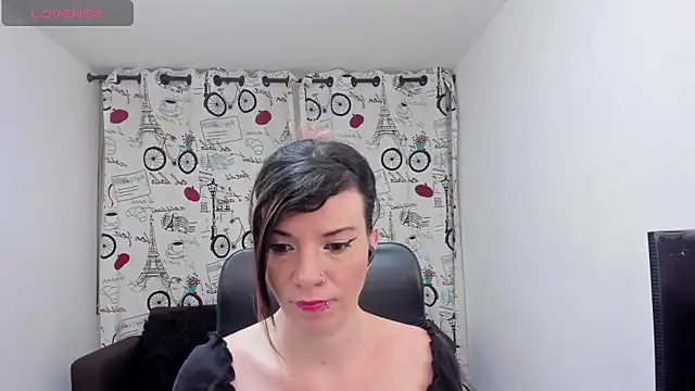 Snapshot of DanaaRey chatting on 10-20-25, 02:50 DanaaRey online show from 10-20-25, 02:50