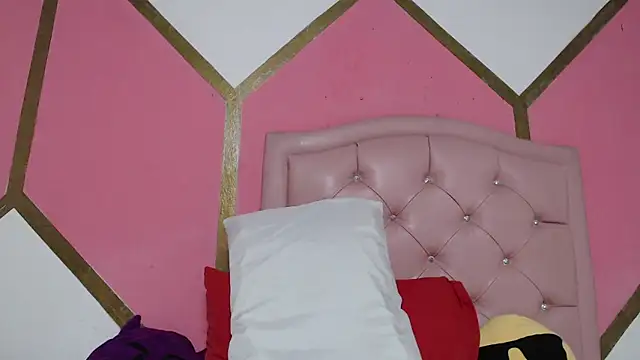 Snapshot of Vicky_Love_ chatting on 01-31-25, 10:42 Vicky Love online show from 01-31-25, 10:42