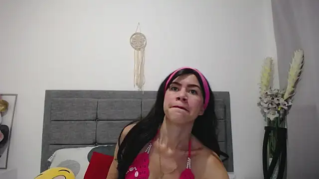 Snapshot of Vicky_Love_ chatting on 02-20-25, 10:48 Vicky Love online show from 02-20-25, 10:48