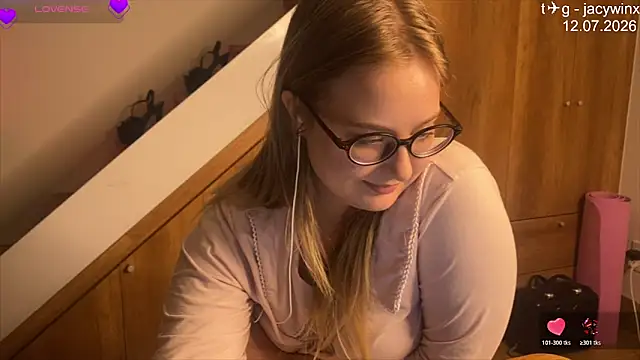Snapshot of JacyWinslat chatting on 07-12-26, 10:23 JacyWinslat online show from 07-12-26, 10:23