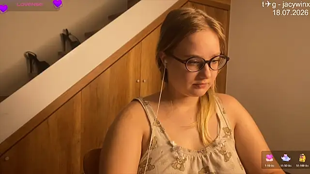 Snapshot of JacyWinslat chatting on 07-20-26, 12:14 JacyWinslat online show from 07-20-26, 12:14