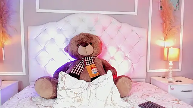 Snapshot of evelyn_evony chatting on 12-12-24, 08:14 evelyn evony online show from 12-12-24, 08:14