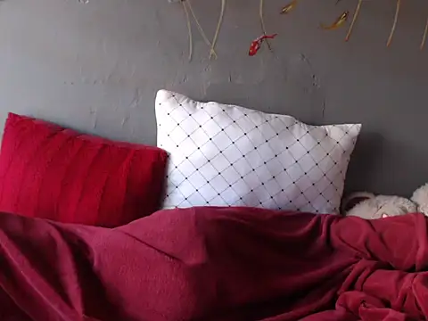 Snapshot of cupidlips chatting on 01-18-25, 08:31 cupidlips online show from 01-18-25, 08:31