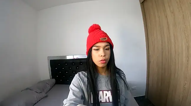 hot quenn online show from 12-29-24, 08:04