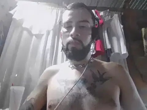 Snapshot of Diilanhott chatting on 10-10-25, 04:28 Diilanhott online show from 10-10-25, 04:28