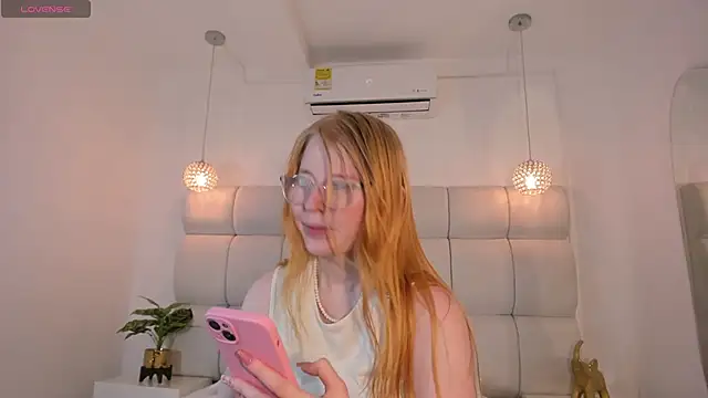 Snapshot of Alexa_Handler chatting on 10-19-25, 03:51 Alexa Handler online show from 10-19-25, 03:51