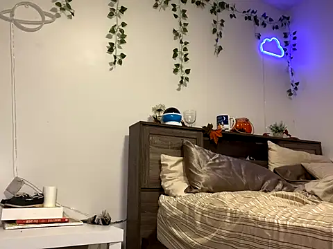 Kittyymaze1 online show from 10-30-25, 01:01