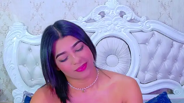 TiaraRosse online show from 11-13-25, 05:39