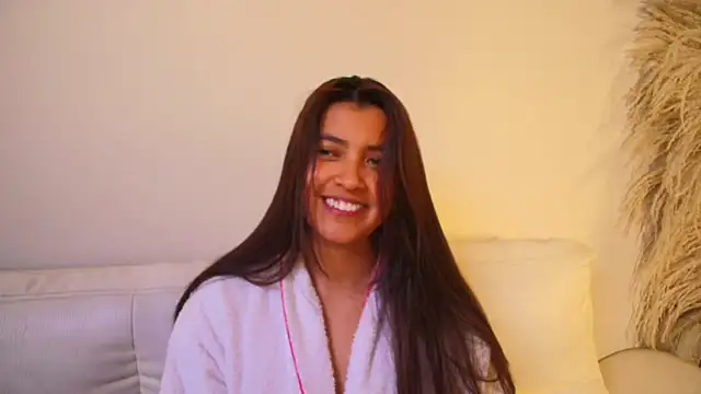 Snapshot of Rebeca_Williams_ chatting on 02-13-25, 03:18 Rebeca Williams online show from 02-13-25, 03:18
