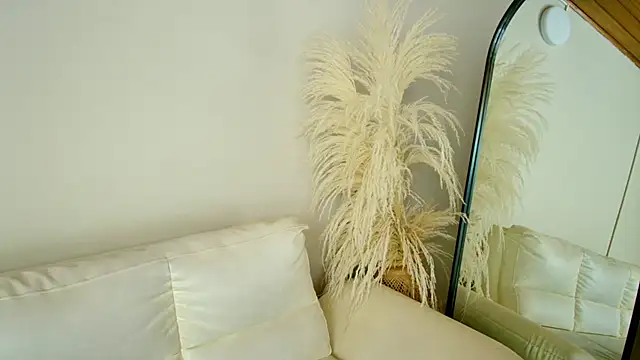 Snapshot of Rebeca_Williams_ chatting on 02-21-25, 04:40 Rebeca Williams online show from 02-21-25, 04:40