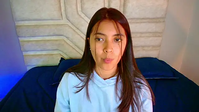 Snapshot of Rebeca_Williams_ chatting on 03-04-25, 10:38 Rebeca Williams online show from 03-04-25, 10:38