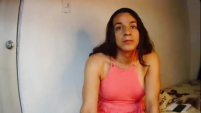 Snapshot of Oh_Tique chatting on 10-08-25, 04:04 Oh Tique online show from 10-08-25, 04:04