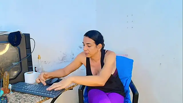 Oh Tique online show from 04-18-26, 09:04