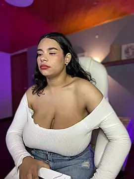 Snapshot of Isabella_boobd chatting on 12-17-24, 12:54 Isabella boobd online show from 12-17-24, 12:54