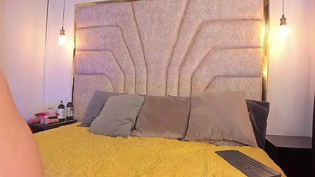 EmaJames25 online show from 02-12-25, 01:09