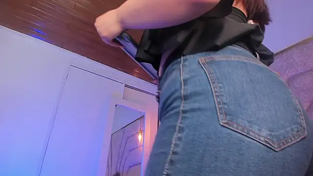 EmaJames25 online show from 04-18-26, 07:07