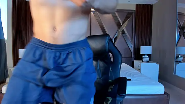 Snapshot of Aaron_Scoot chatting on 12-05-24, 09:06 Aaron Scoot online show from 12-05-24, 09:06