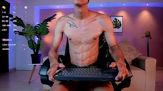 Snapshot of Aaron_Scoot chatting on 01-25-25, 11:32 Aaron Scoot online show from 01-25-25, 11:32