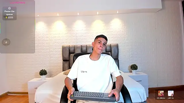 Aaron Scoot online show from 03-20-26, 08:03