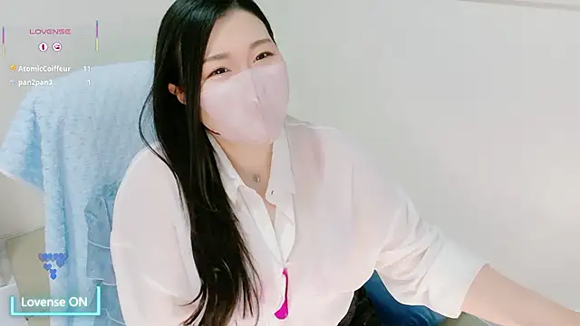 Snapshot of yukinko_o_ chatting on 06-12-26, 01:48 yukinko o online show from 06-12-26, 01:48
