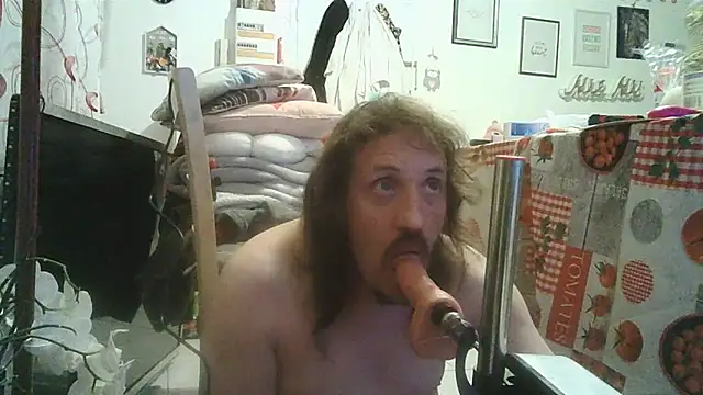 Snapshot of cyril020202 chatting on 10-11-25, 08:51 cyril020202 online show from 10-11-25, 08:51