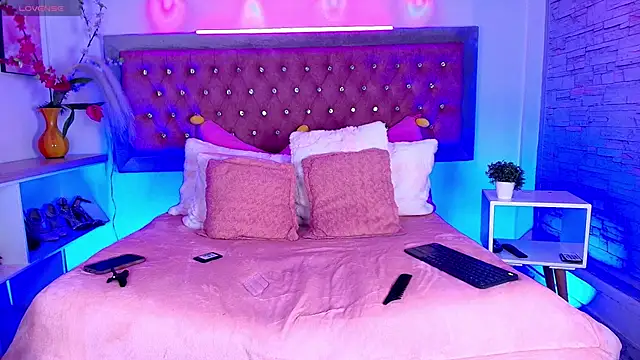 EmmaWilder online show from 10-21-25, 09:48